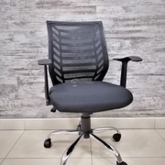 Кресло Barneo K-138 для персонала (черная ткань черная сетка) в Верхней Пышме - verhnyaya-pyshma.mebel24.online | фото